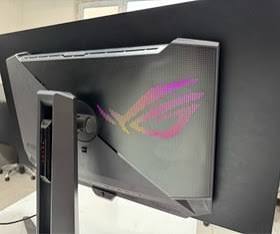 مانیتور گیمینگ ۳۲ اینچ Oled 240هرتز